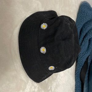 Embroidered black daisy bucket hat